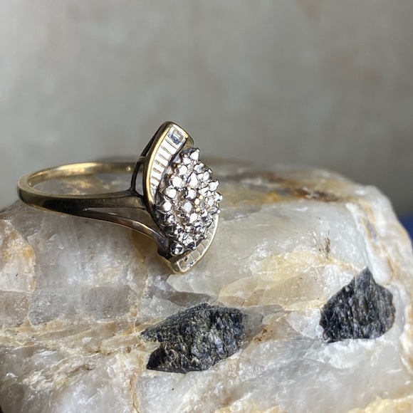 Two-Tone Gold & Diamond Decorative Cluster Ring - Picture 4 of 8